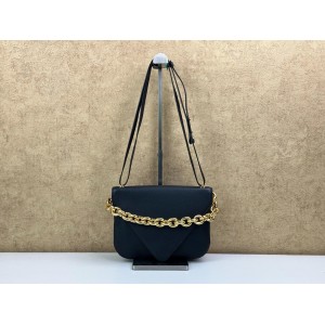 BOTTEGA VENETA 667398 MOUNT ENVELOPE SHOULDER BAG